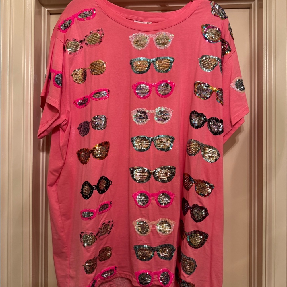 QUEEN OF SPARKLES Pink Sequin Sunglasses Tee